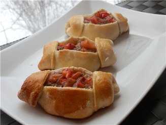 Пиде (турецкие лепешки) с фаршем, фетой и помидорами