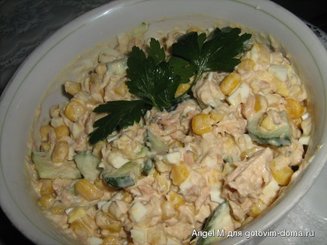 Салат с горбушей и кукурузой