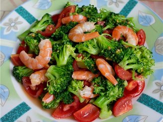 Салат "Весна у моря" с брокколи, черри и креветками