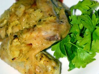 Курица, тушенная с луком
