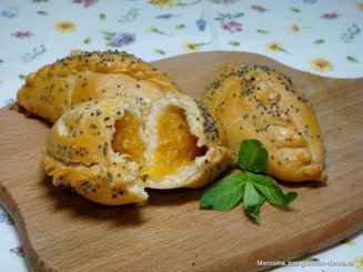 Открытые пирожки с сыром и зеленью