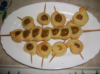 Антипасти. Маслины в слойке