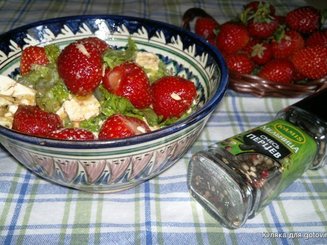 Клубничный салат (Или "он мой самый-самый любимый!")