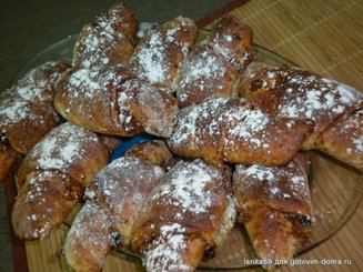 Быстрые творожные круассаны с яблочно-ореховой начинкой