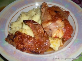 Курица, запеченная с помидорами