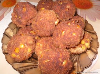 Мясные шарики с кукурузой и сыром
