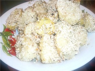 Картофель, запеченный в семенах кунжута