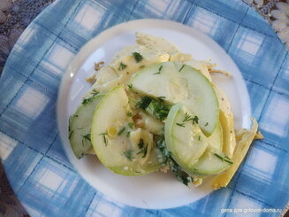 Нежный омлет с кабачками