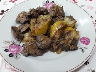 Куриная печень с яблоками