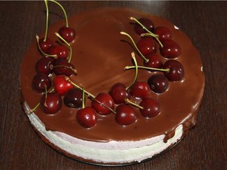   Шоколадный торт с малиновым и лимонным кремом