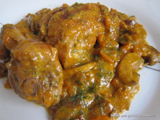 Запеченная курица с тыквой и грибами