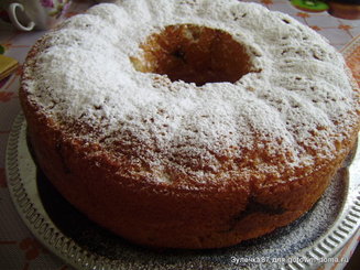 Сдобный венок с маком и сливовым джемом