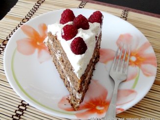 Шоколадный торт с лесным орехом и манго