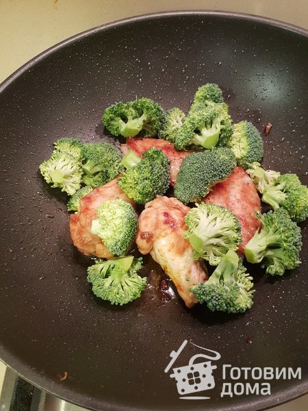 Китайская лапша с куриными крылышками и овощами фото к рецепту 5