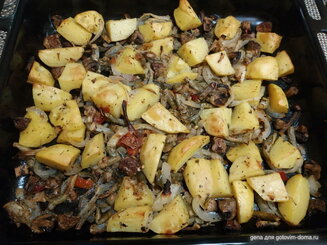 Картофель маринованный и запеченный в духовке с овощами