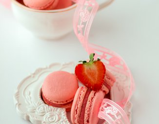 Клубничные макаронс на итальянской меренге (Macarons a la fraise)