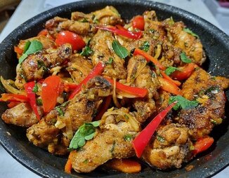 Куриные крылышки с овощами