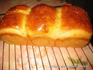 Хлеб с брынзой и зеленью