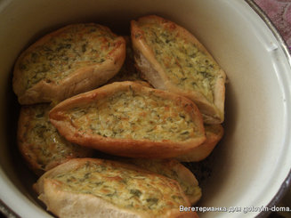 Открытые пирожки с сыром и зеленью
