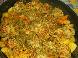 Юварлакя коккинисто (тефтели в соусе)
