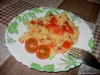 Салат с кускусом и овощами