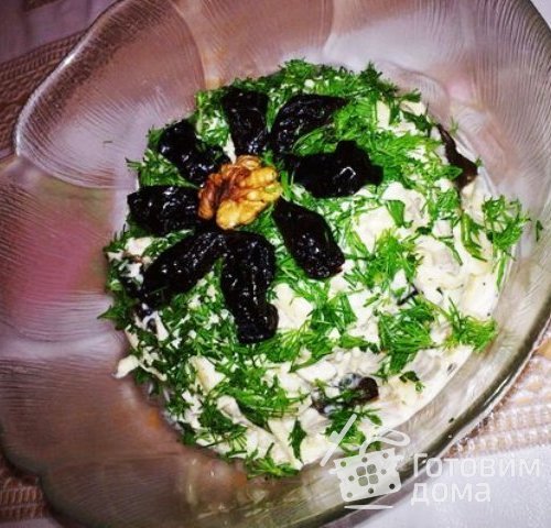 Мясной салат с черносливом