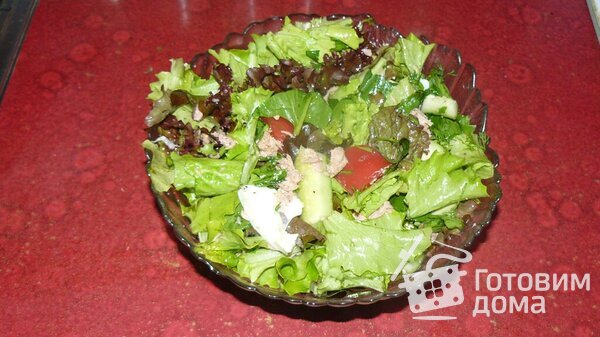 Летний салат с тунцом и авокадо фото к рецепту 7