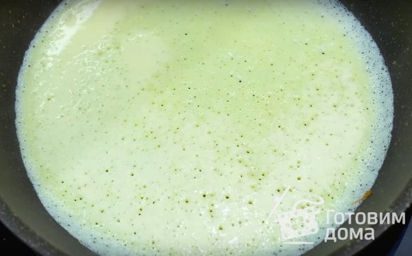 Кружевные тонкие блинчики на молоке с манной крупой фото к рецепту 3