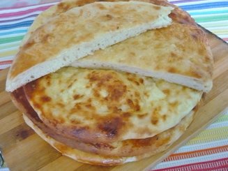 Менгрельские xачапури  с сыром и Кубдари с мясом