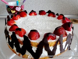 Пирожные с клубникой