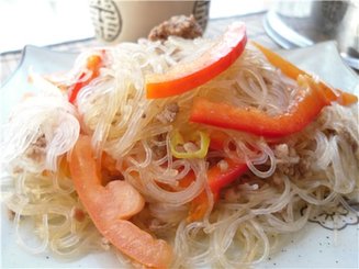 Стеклянная лапша с фаршем и овощами