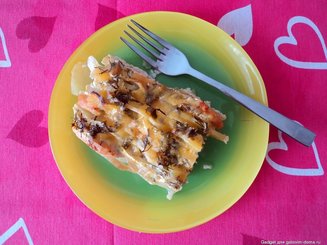 Куриное филе с кабачком, луком и картофелем