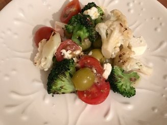 Греческий Салат из брокколи и цветной капусты с фетой