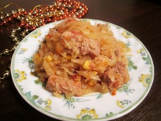 Капуста тушеная с мясом и кукурузой