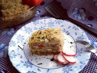 Запеканка из фарша с начинкой и в картофельной "шубке"