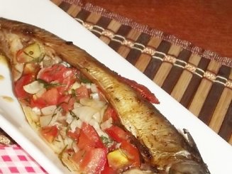 Запечённная скумбрия с помидорами