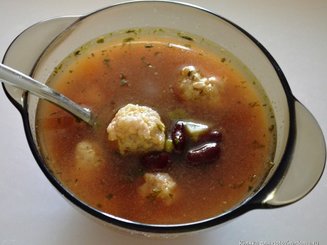 Пряный суп из фасоли с фрикаделями