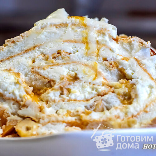 Меренговый рулет с орехами