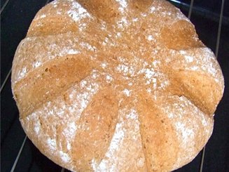 Деревенский ржаной хлеб на дрожжах