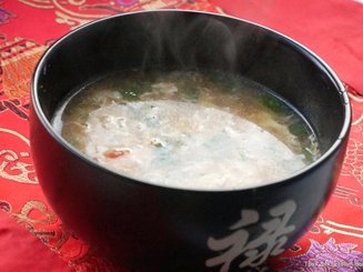 Суп с помидорами и яйцом (Сихунши Цзидань Тан)