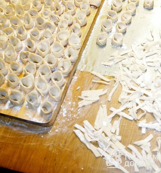 Угра чучвара (бульон с лапшой, пельменями и фрикадельками) фото к рецепту 2