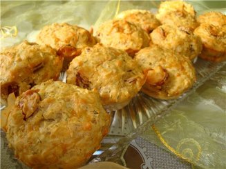 Кексы с острой колбасой и сыром