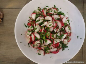 Салат из редиса с огурцами