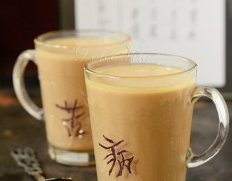 Молочный “шёлковый” чай из Гонконга