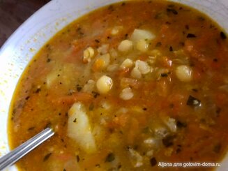 Гороховый суп с копчеными ребрышками - для гурманов