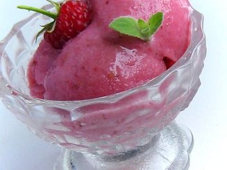 Малиновое мороженое (с йогуртом)
