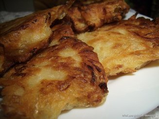 Оладьи с капустой (на дрожжах)