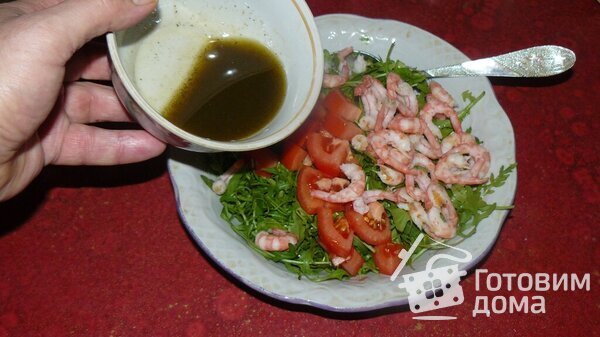 Салат с авокадо и креветками фото к рецепту 4