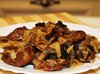 Телятина с лесными грибами, капустой и вяленой клюквой