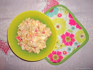 Салат из крабовых палочек с кукурузой